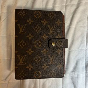 Louis Vuitton Medium Ring Agenda Cover